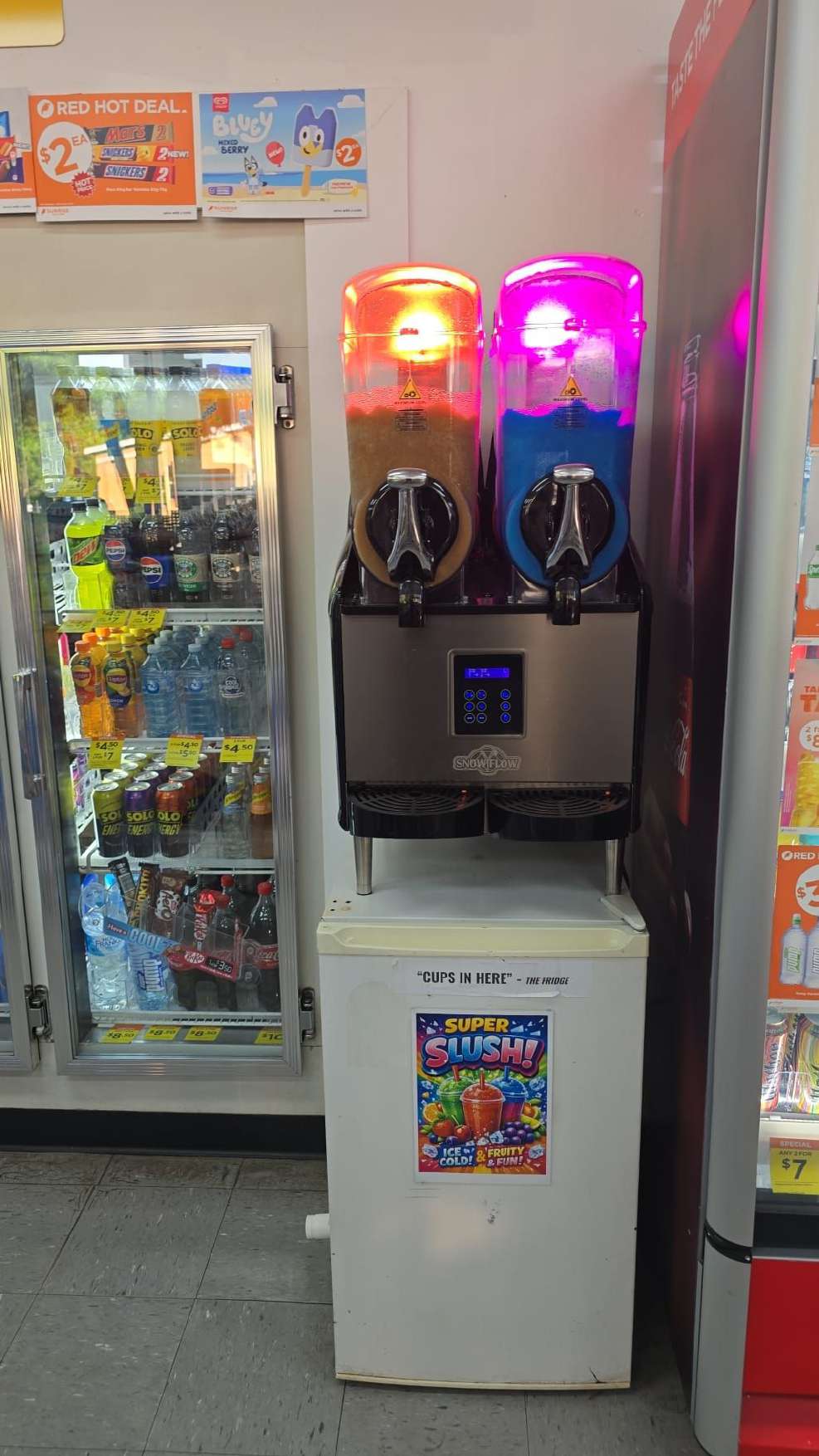 Slushie machine with frozen drinks